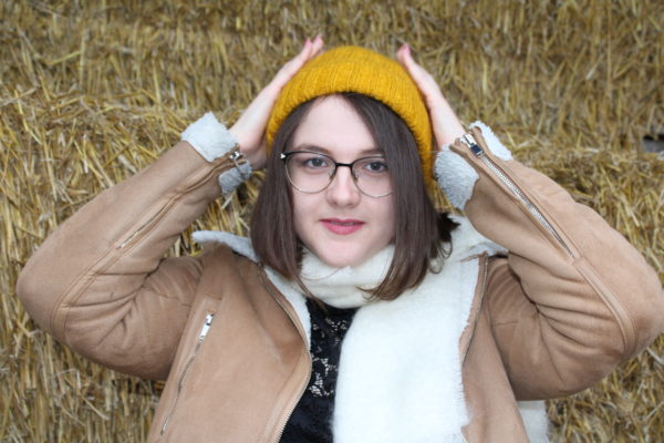 Venez-decouvrir-nos-bonnets-tendances-et-toniques-accessoires-incoutournables-de-l'hiver-à-associer-avec-nos-gants-www.aumohairdelachtitebiquette.fr